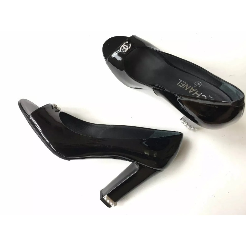 Authentic CHANEL Black Patent Leather Pumps 39